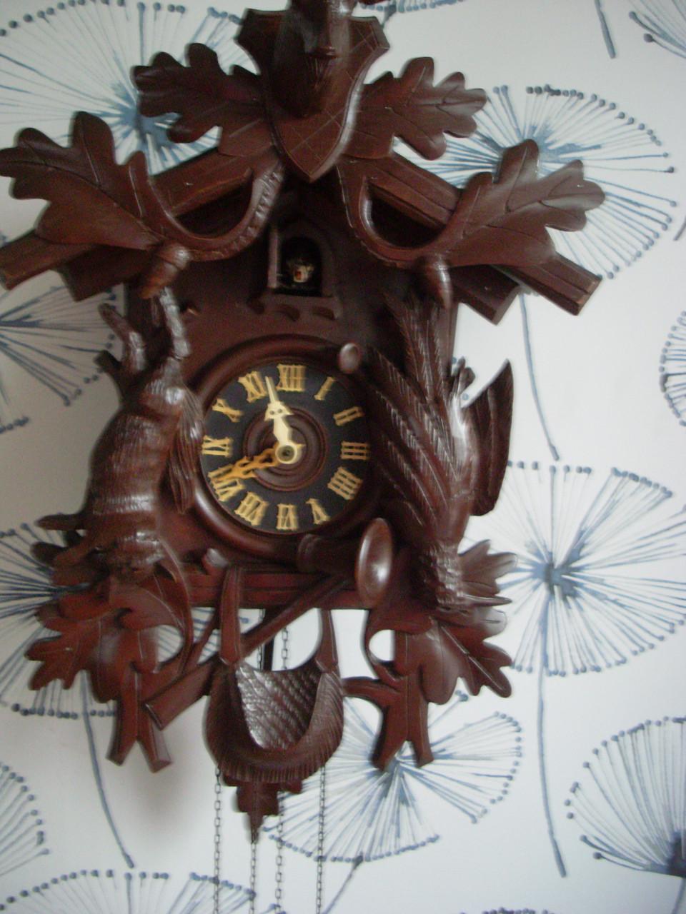 Houten koekoeksklok met slinger