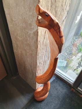 Heel grote mooie houten vintage cobra slang, voor buiten of binnen...