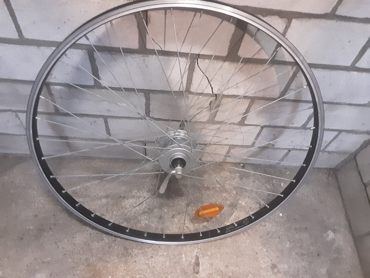 28 inch shimano voorwiel met naafdynamo, snelspanner