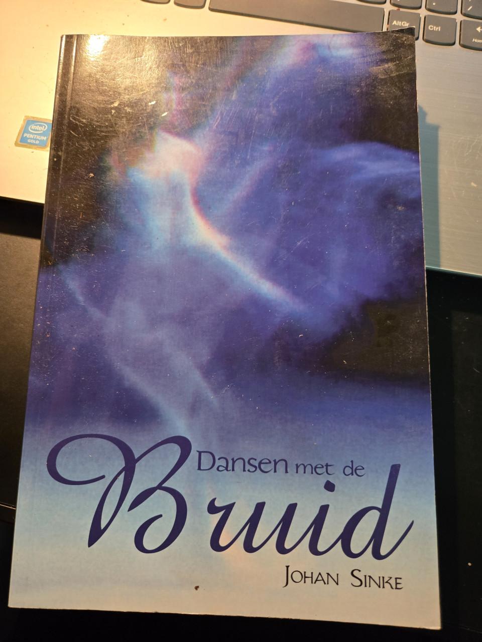 Boek : Dansen met de Bruid, geschreven door Johan Sinke,  1e druk 2014
