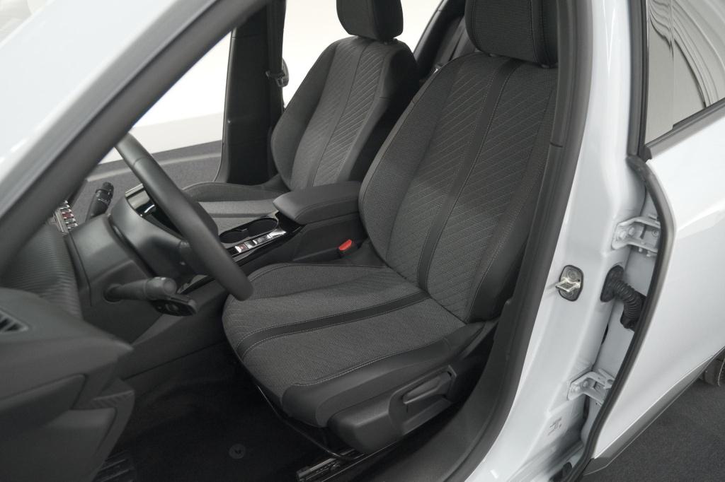 Peugeot 2008 puretech 100 allure | apple carplay | parkeersensoren | climat