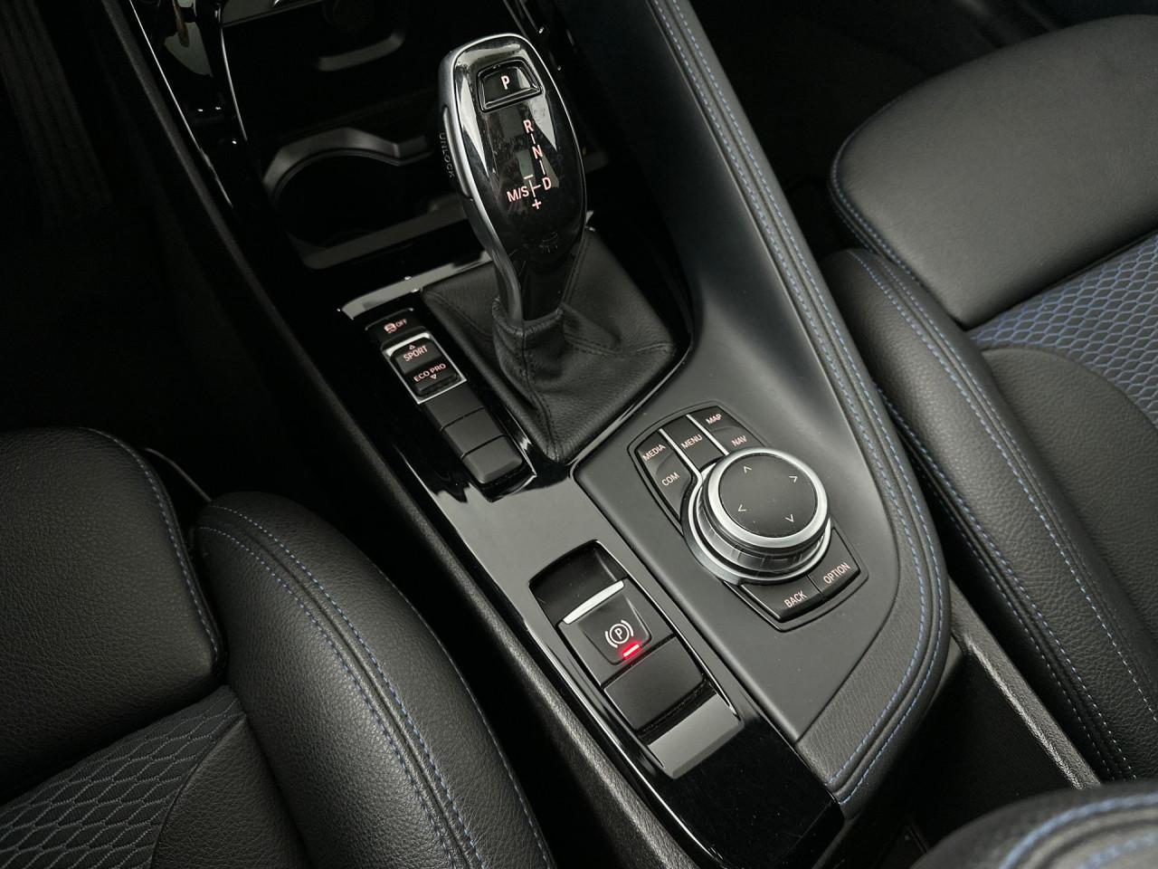 BMW X1 sDrive18i - PANO - TREKHAAK - LED - 1E EIGENAAR