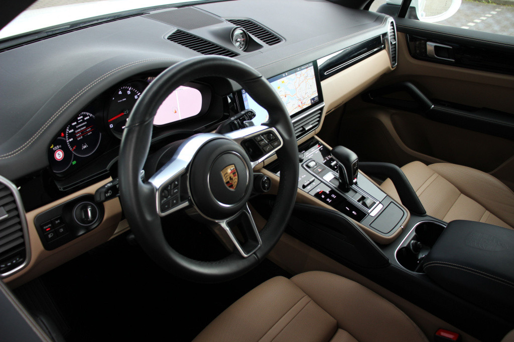 Porsche Cayenne 3.0 | sportdesign | pano | luchtvering | adaptief cruise co