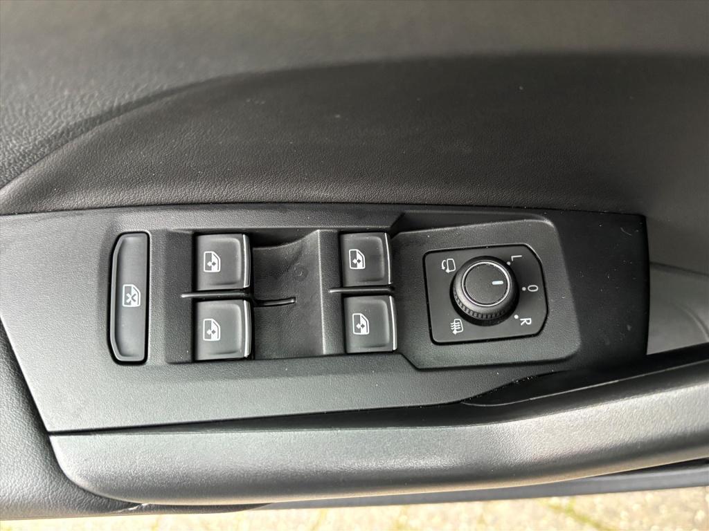 Volkswagen T-cross 1.5 tsi 150pk dsg-7 r-line| trekhaak|navi| led strip| ri