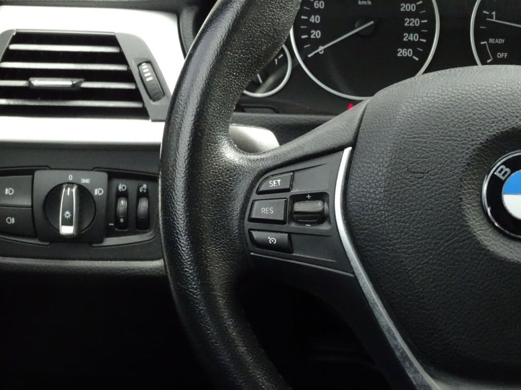 BMW 3-serie 320i executive automaat | 18" | afn. trekhaak | bluetooth