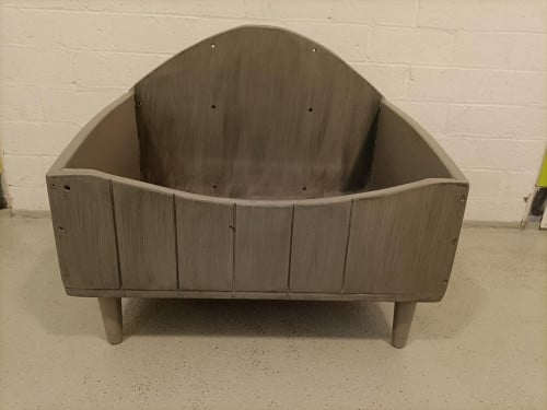 Houten hondenmand (grijs geschilderd)