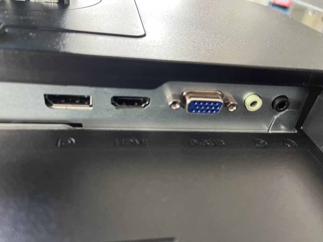 TE KOOP 2X 24” AOC MONITOREN