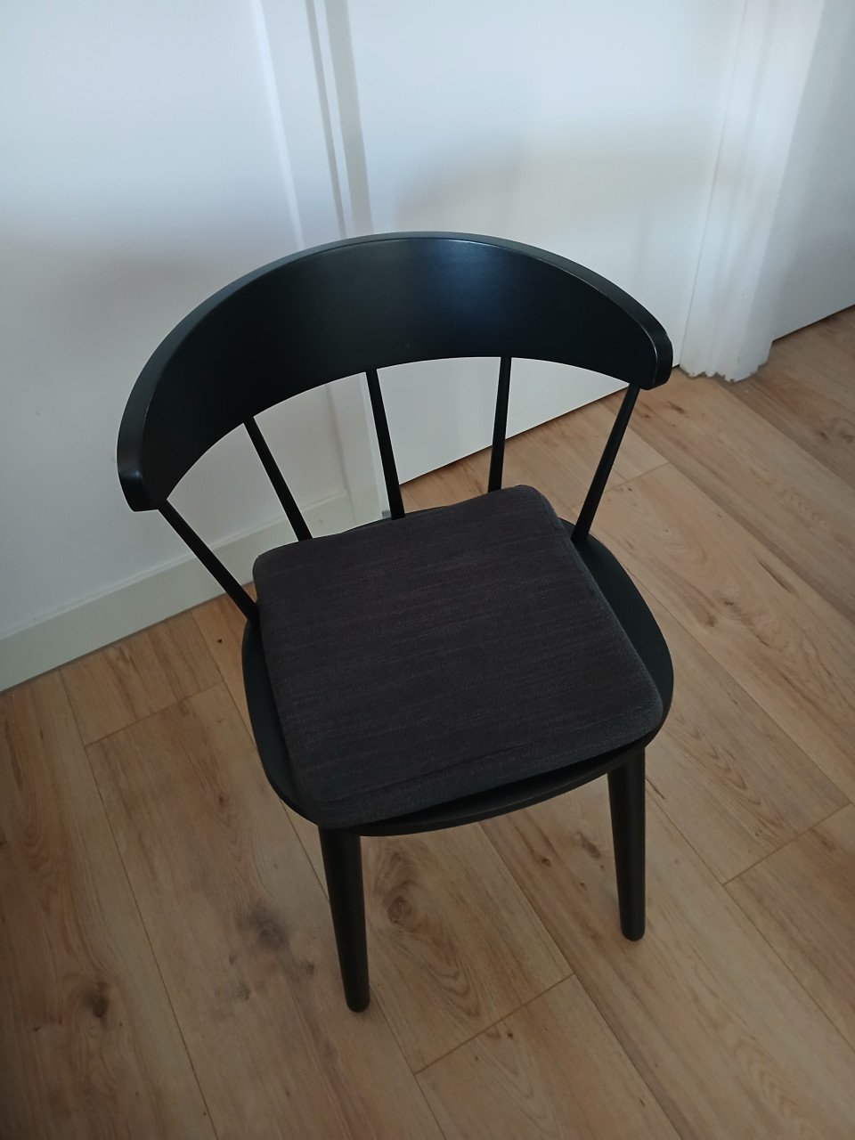 4 zwarte eethoek stoelen