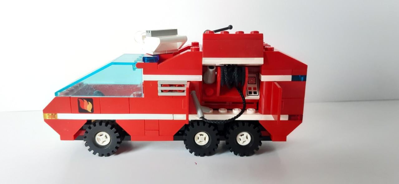 Lego Classic Town 6389: brandweerkazerne + heli, spuitwagen, brandweerauto