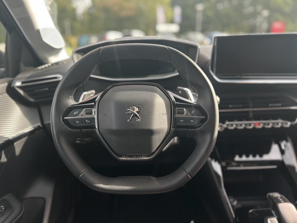 Peugeot 208 1.2 puretech 100pk eat8 allure pack 3d cockpit | apple carplay 