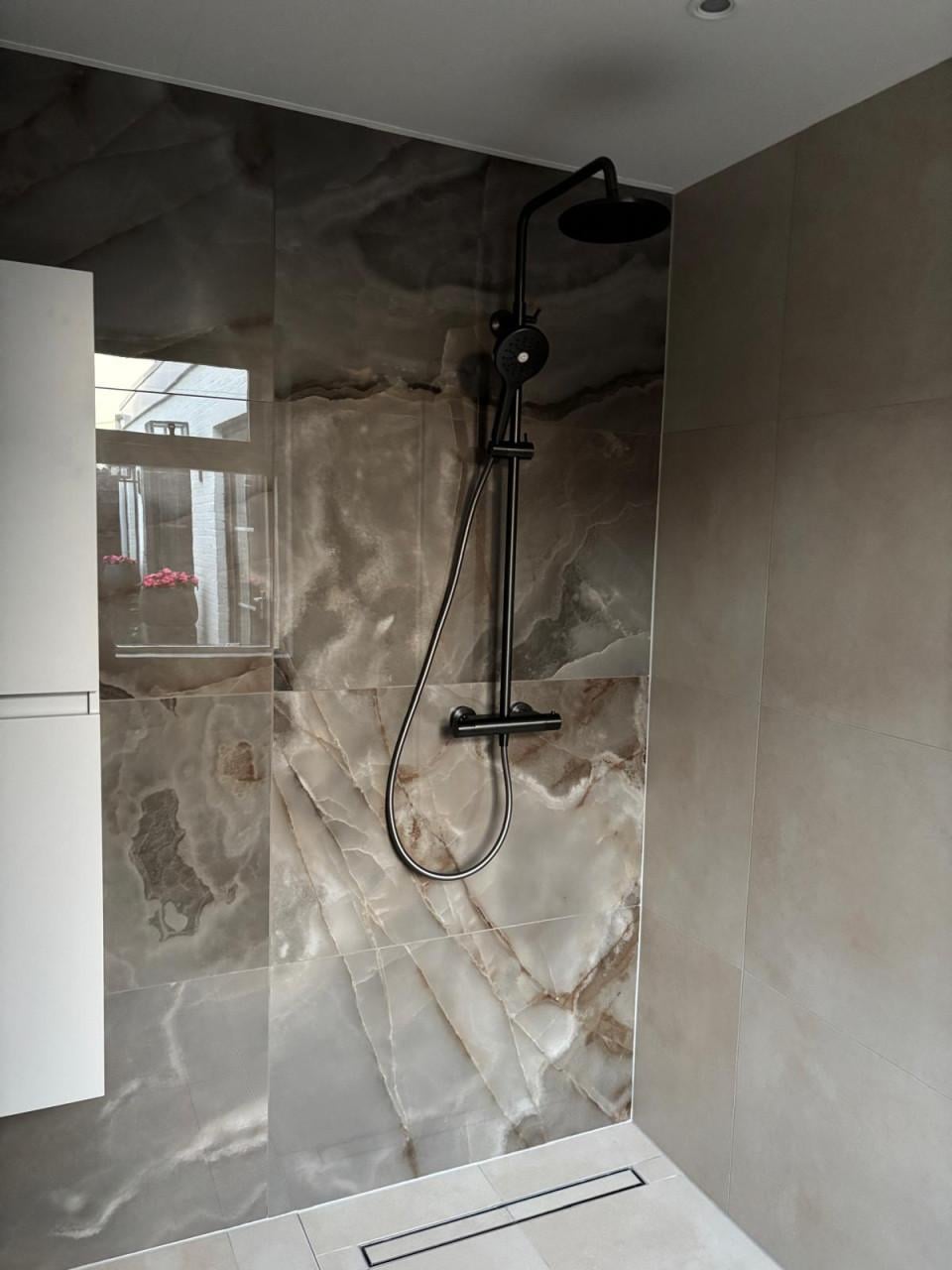 Tegelzetter nodig? Bel/app: 06 21937244 of Mail: jvbtegelzetter@gmail.com