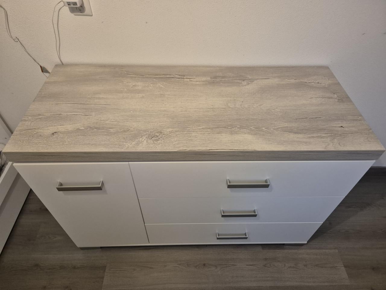 Ledikantje en commodekast