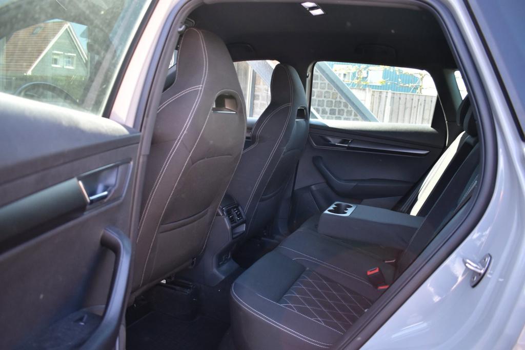 Skoda Karoq 1.5 tsi act sportline | camera | nap | stoelverwarming | apple 