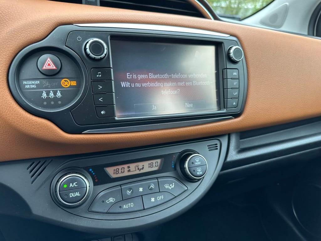 Toyota Yaris 1.3 vvt-i style automaat camera cruise control navi bluetoo