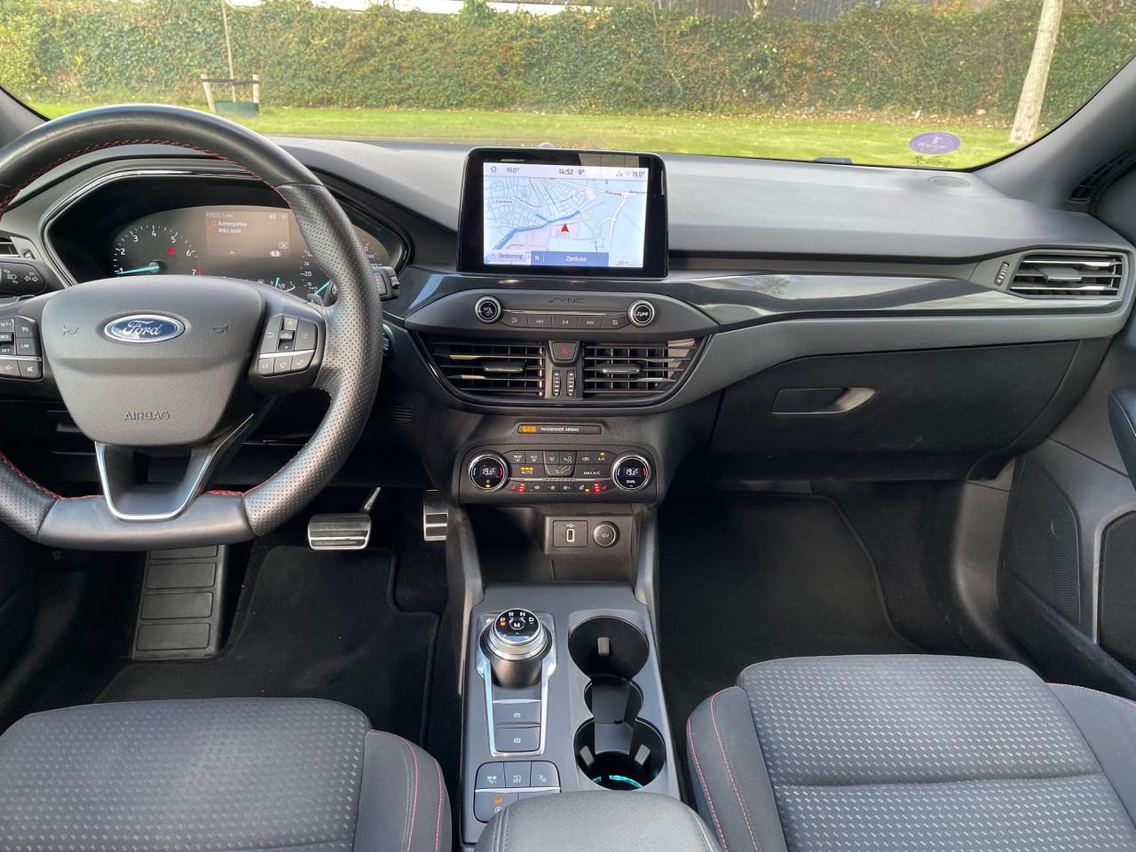 Ford Focus Wagon 125pk ST Line Business Aut/Zwart/LED