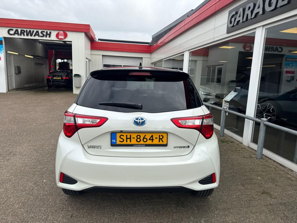 Toyota Yaris 1.5 hybrid bi-tone plus