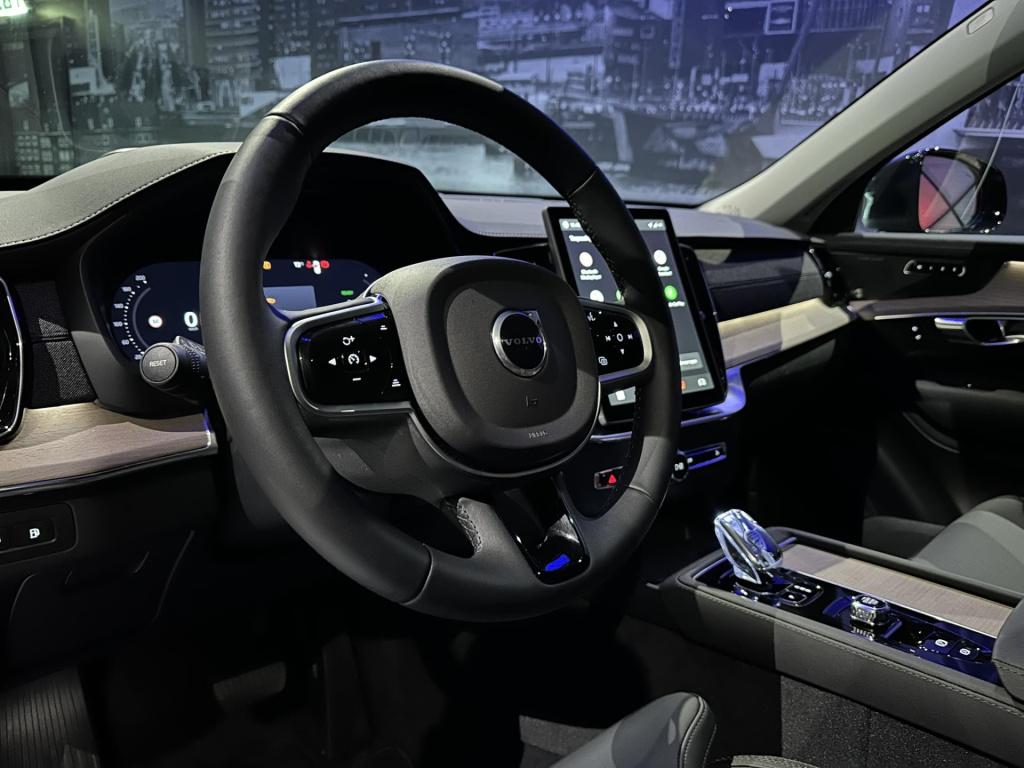 Volvo XC90 2.0 t8 plug-in hybrid awd plus dark *luchtvering*pano*surroundvi