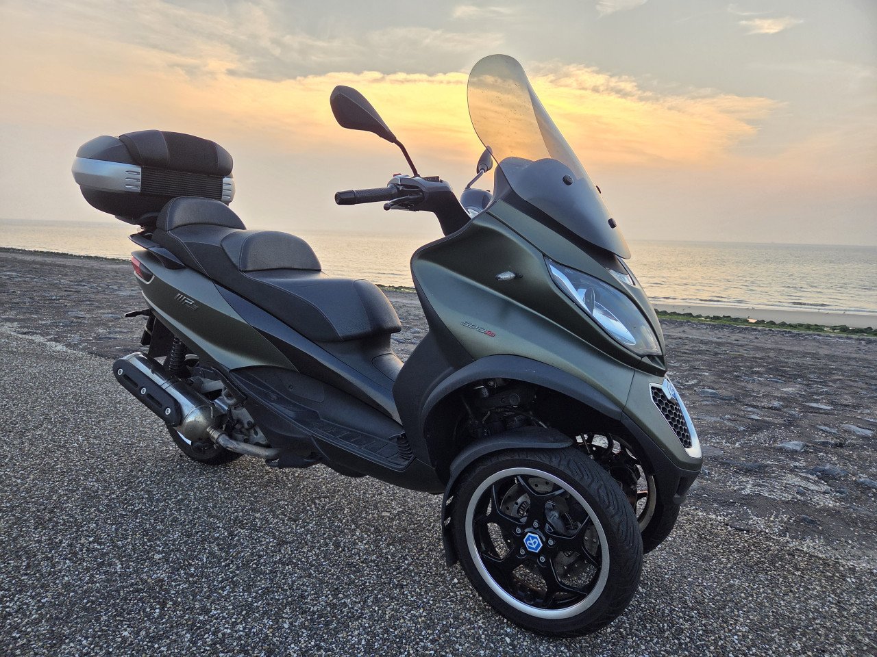 Piaggio MP3 500LT Ie Sport met topkoffer in kleur!