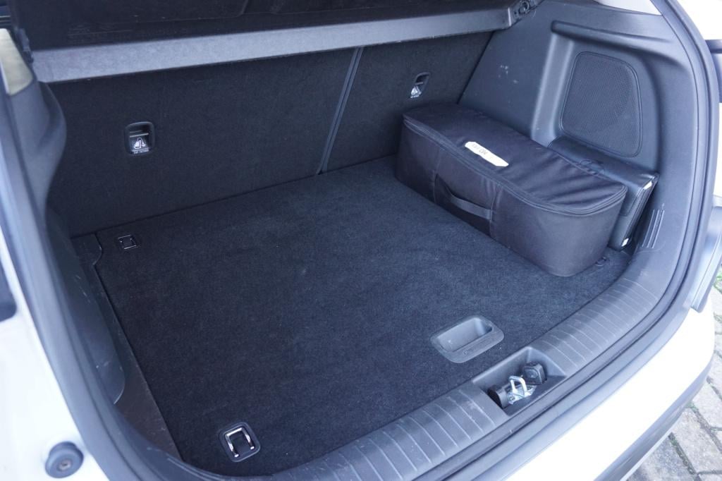 Hyundai Kona ev premium 64 kwh automaat - airco / navi / cruise / leder / s