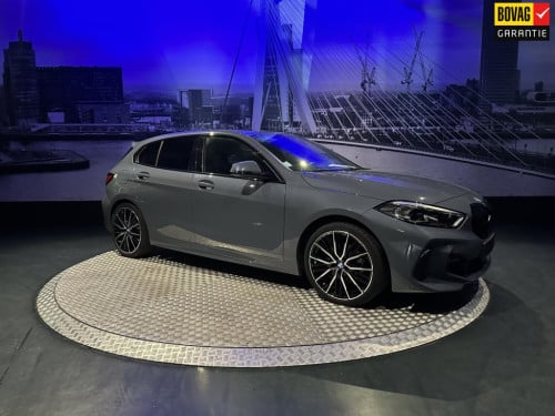 BMW 1 Serie 118i high executive *m-pack*pano*harmannkardon*m-technic stoele