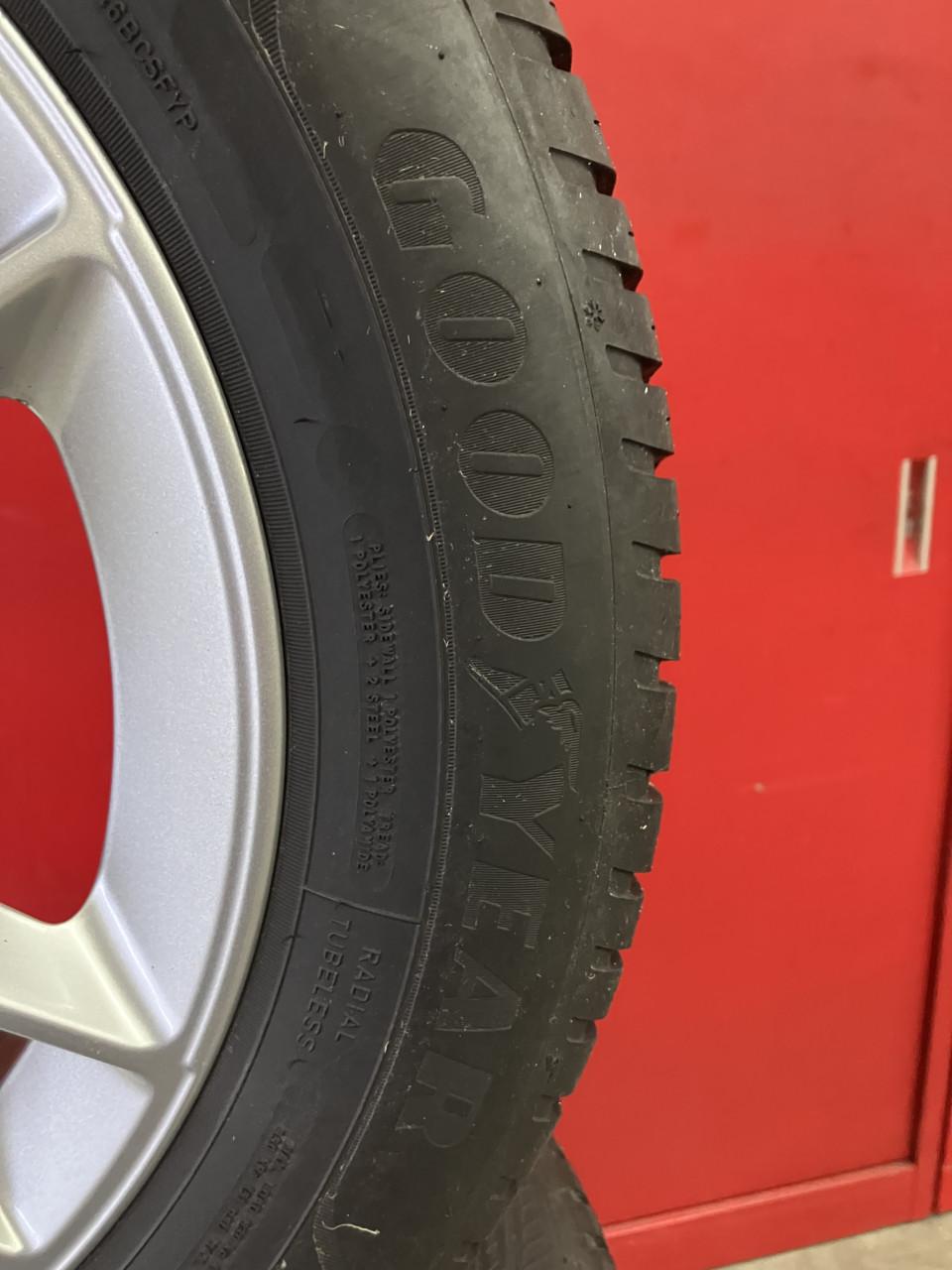 16 inch Mercedes velgenset met 4 seizoenbanden