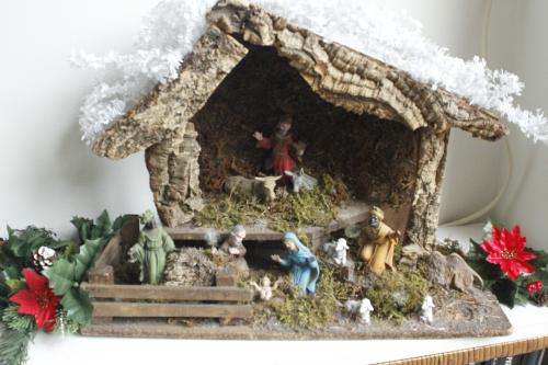 Kerststal met beeldjes