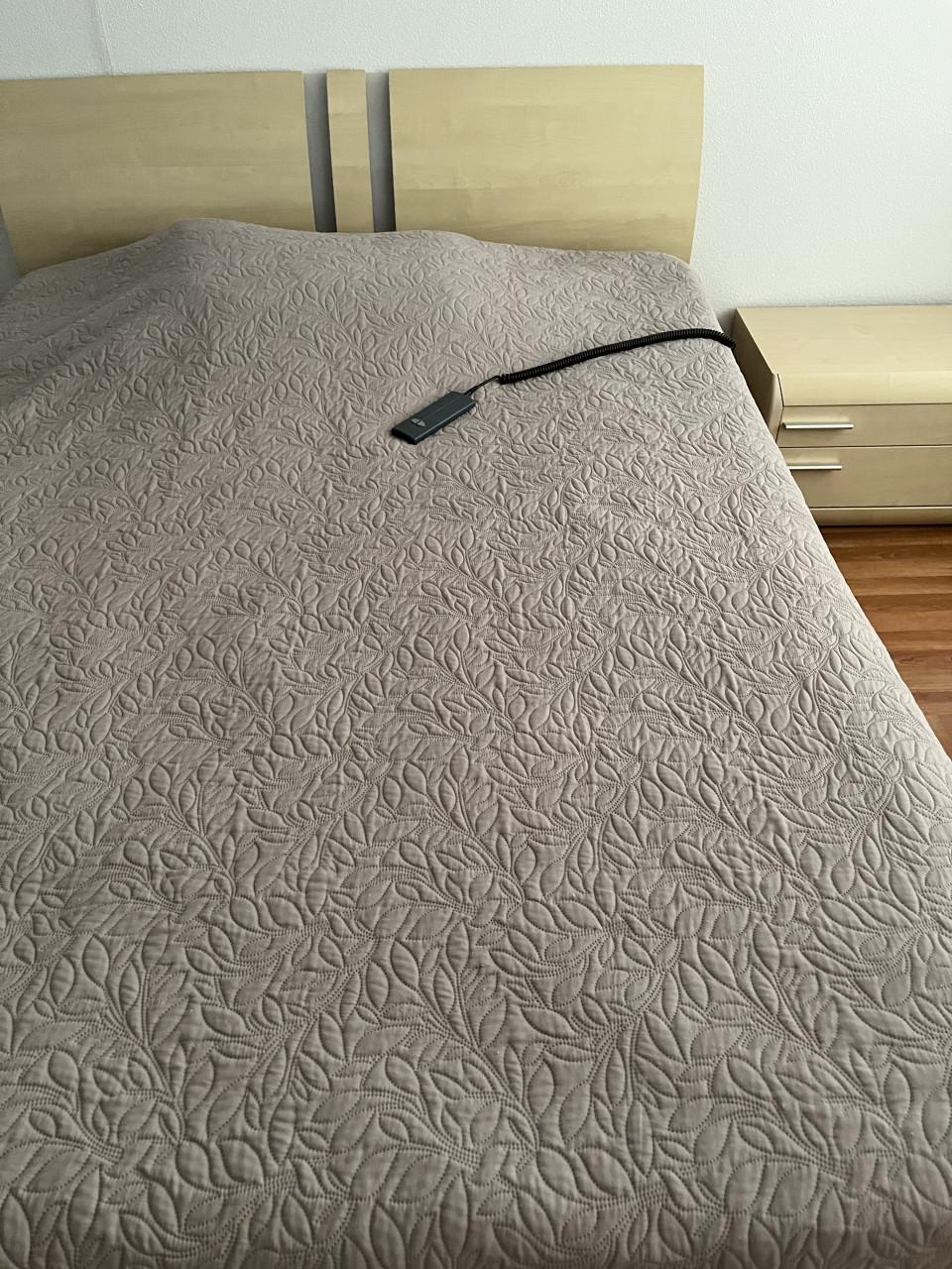 Te koop bed 140x200 + nachtkastjes+kast