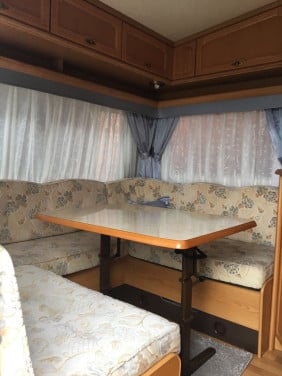 Tabbert Caravan. Bouwjaar 2002. Enkele bedden.