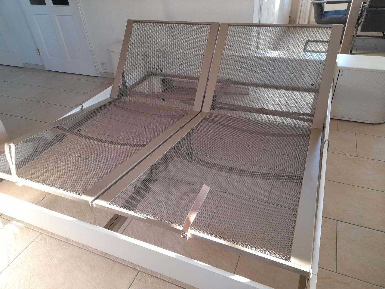 Auping bed 180 x 200 met nachtkastjes (in goede staat )