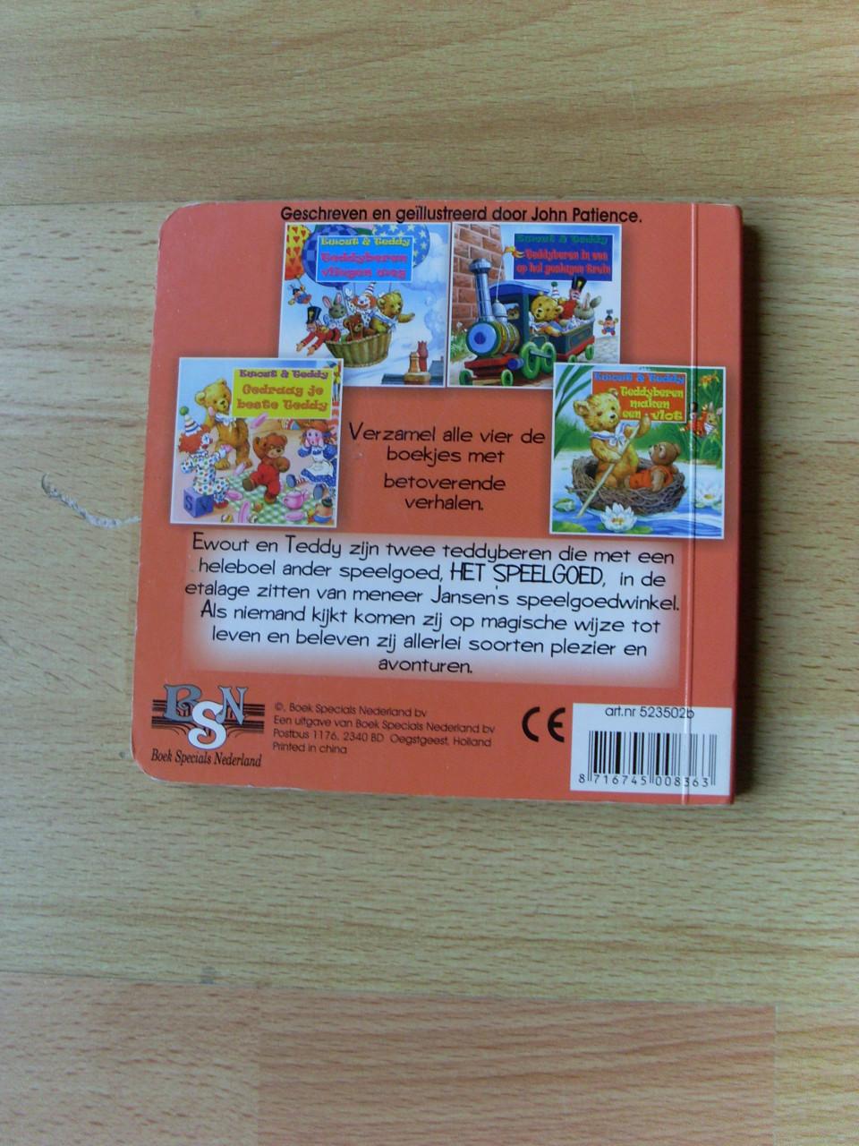 Ewout&Teddy teddyberen maken een vlot
