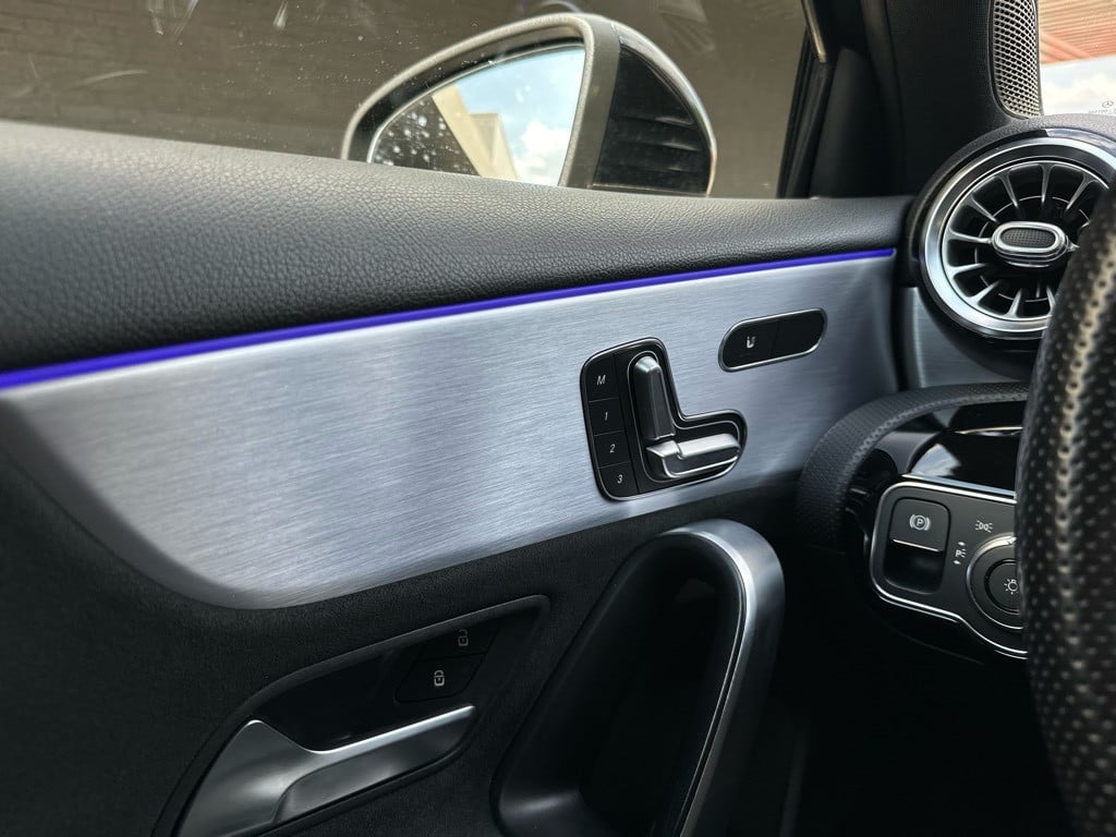 Mercedes-Benz A-Klasse 180 business solution amg // ambiance verlichting //