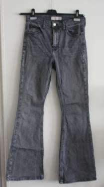 Grijze broek met flared pijpen maat 30-30