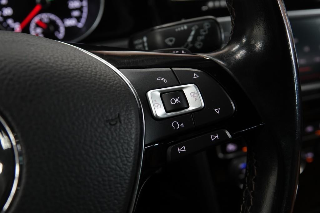 Volkswagen Golf 1.4 tsi | acc | camera | pdc | 19' |