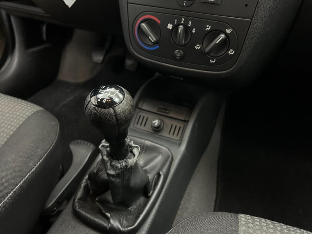 Opel Corsa occasion 1.2-16v rhythm | grijs | tweedehands opel corsa | cruis