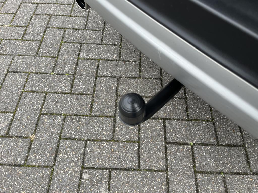 Ford Kuga 1.5 ecoboost titanium 2000 kg  trekgewicht