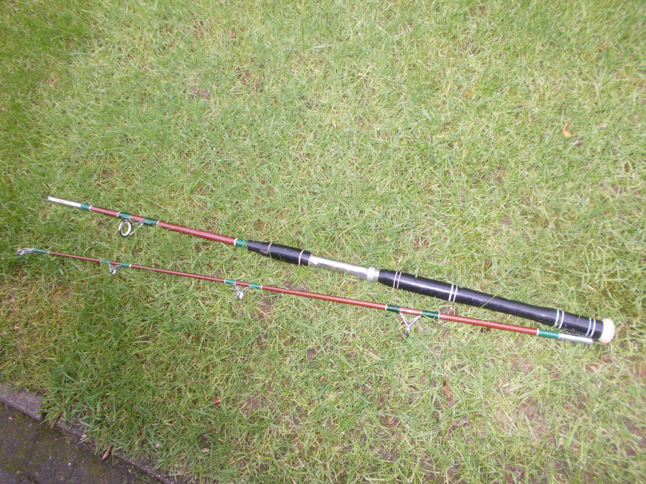 D A M tweedelige boothengel , lengte 210 cm , werpgewicht 250 gram