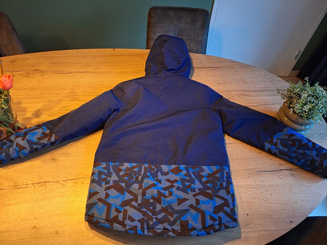 Ski-jas maat 176 te koop, kan ook als gewone winterjas.