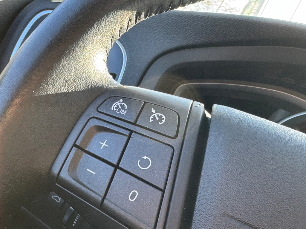 Volvo V40 2.0 t2 you! * cruise control * stoelverwarming * navigatie