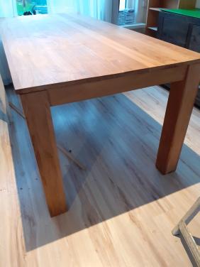 TAFEL mooi en zware kwaliteit.