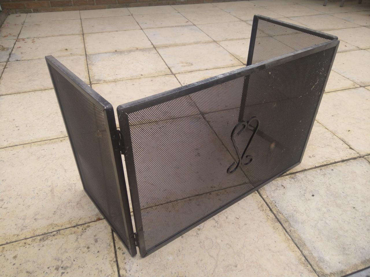 Openhaard met aslade en scherm enz.