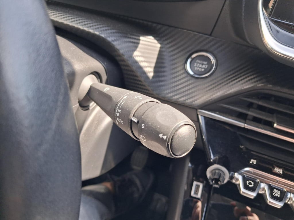 Peugeot 2008 1.2 puretech 130pk allure navigatie | apple carplay & android 