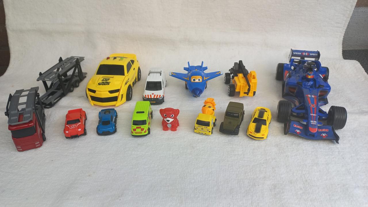 12 Speelgoed auto’s