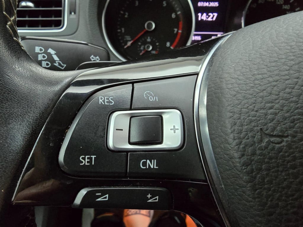 Volkswagen Polo occasion 1.2 tsi highline automaat met trekhaak en cruiseco