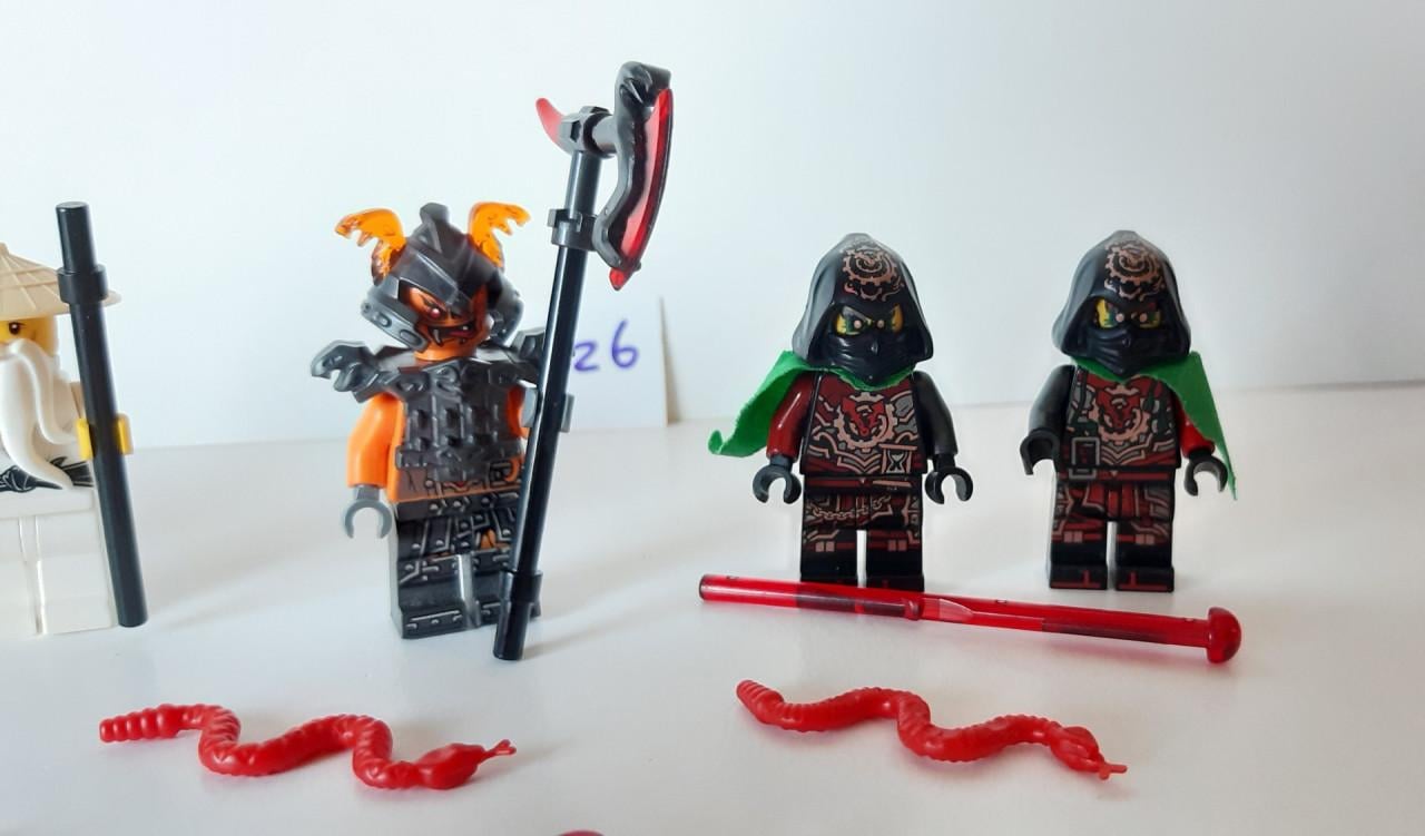 LEGO Ninjago 70626: De Komst van de Iron Doom