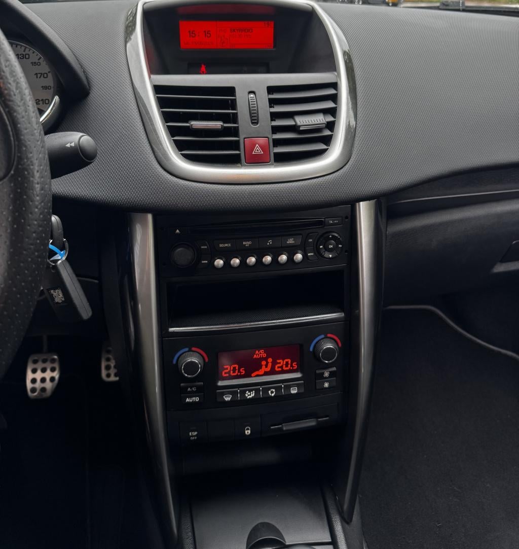 Peugeot 207 cc cabriolet | 2011 | 91.913 km |