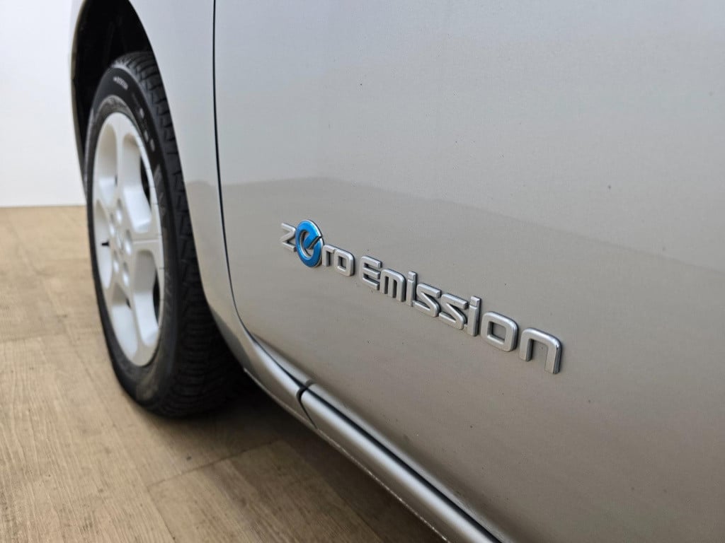 Nissan Leaf occasion acenta 30 kwh met parkeercamera | tweedehands nissan l