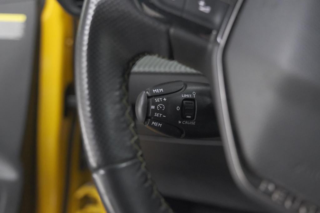 Peugeot 208 puretech 100 eat8 gt-line | camera | keyless entry | navigatie 