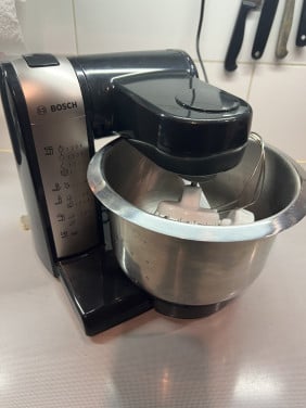 Bosch Keukenmachine mixer deegkneder als nieuw bijna niet gebruikt
