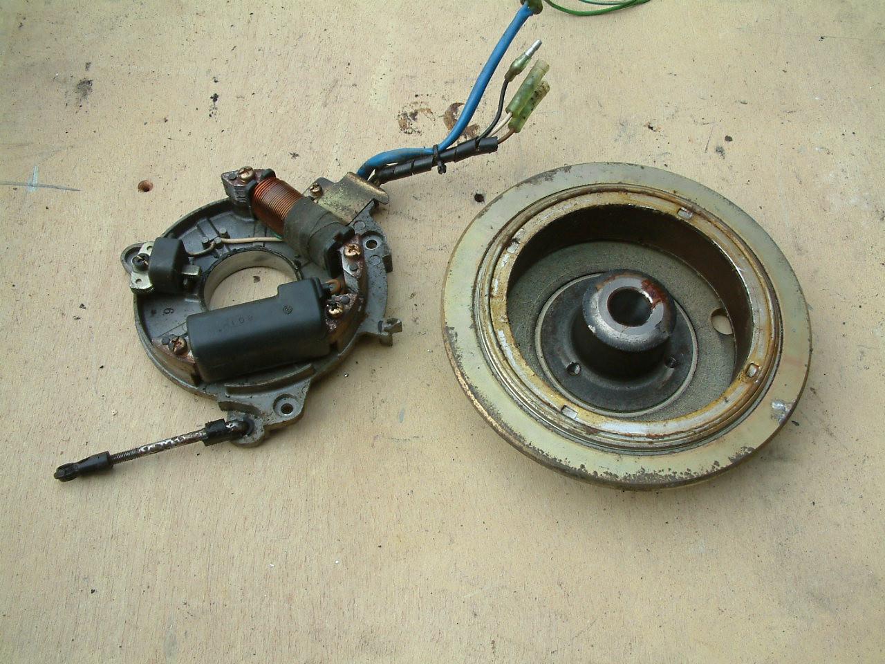 Vlieg wiel  en de elektronica   spoelen  goede staat Yamaha 2 takt 6-8 pk