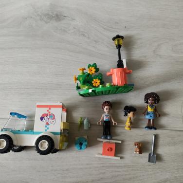 Lego friends honden park met dierenambulance 41738 en 41694.